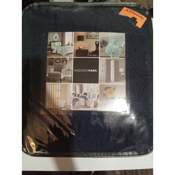 Madison Park Quebec Quilt Set - Luxurious Damask Stitching Design Navy 3 Piece - Picture 7 of 8